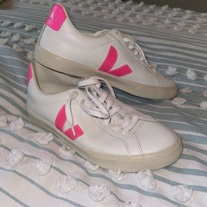 Veja Campo white x hot pink size Euro 38/ US 7 EUC